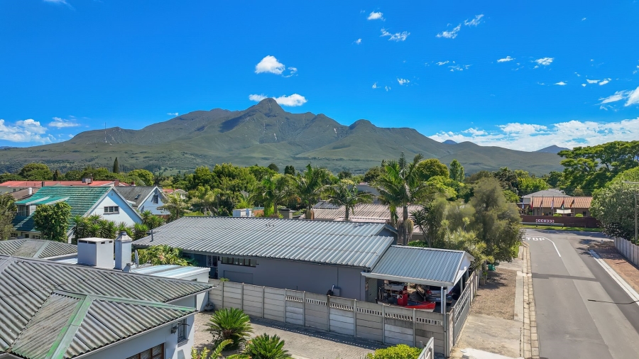 4 Bedroom Property for Sale in Bodorp Western Cape